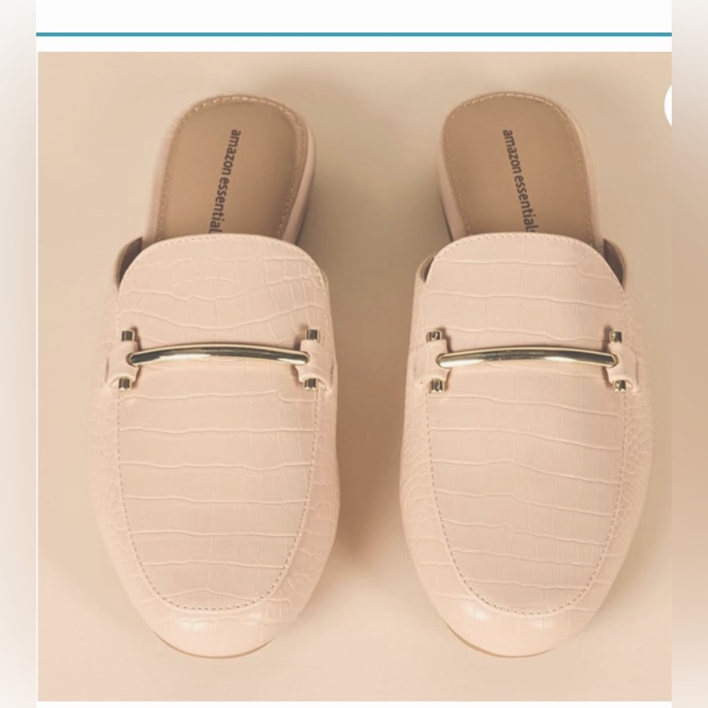 Women’s Beige Buckle Mule Flats Sz 8W NWT